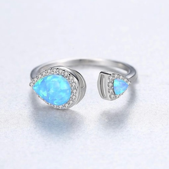 Solid Sterling Silver Opal Ring - Picture 3 of 4